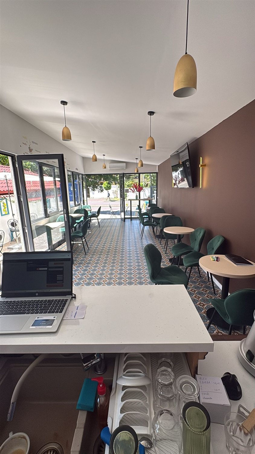 Interiorul ziua — Mundo Caffé